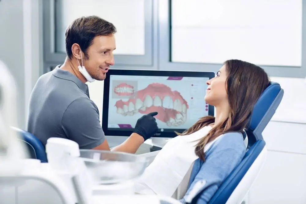 cer-image-people-workflow-simulation-male-dentist.webp